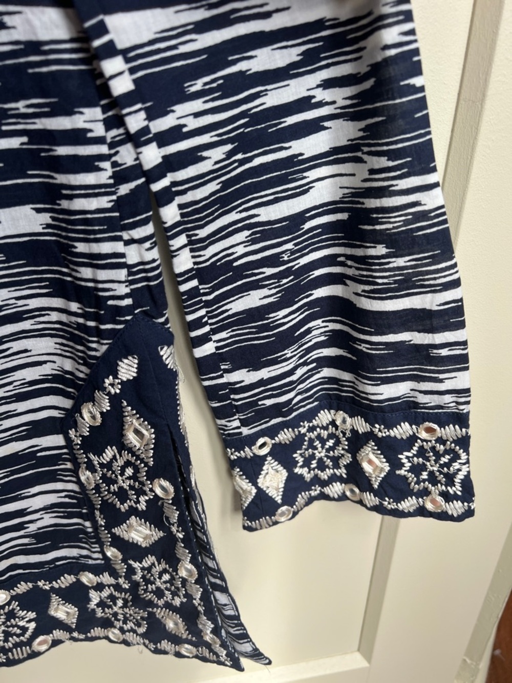 Tory Burch Navy and Ivory Space-Dye Embroidered Tunic Top women’s 6 - Picture 4 of 8